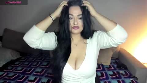 Laura online show from October 13, 2:28 pm