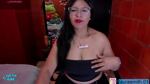 Snapshot of laura_smith0 chatting on June 27, 3:39 pm Laura independent model Next show Monday 2th December online show from June 27, 3:39 pm