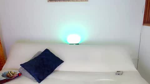 Laura online show from March 9, 2:39 am