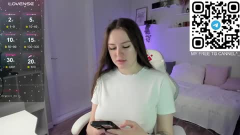 Snapshot of lauraa_collins chatting on March 21, 12:59 am kate online show from March 21, 12:59 am