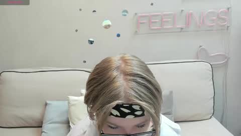 Laura online show from February 23, 12:52 am