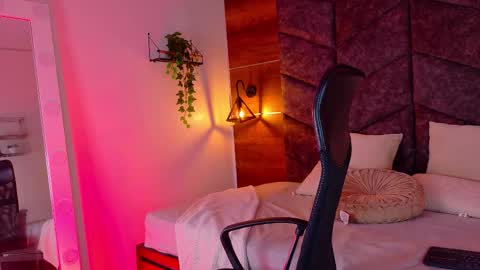 lauraagomezz__ online show from October 16, 7:48 pm
