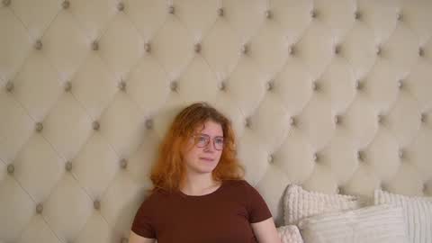 Snapshot of lauradennis chatting on April 25, 9:01 am Laura online show from April 25, 9:01 am