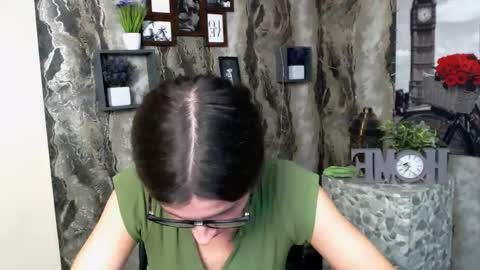 Laura online show from October 14, 11:22 am