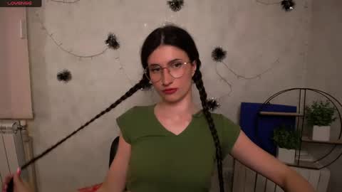 Laura online show from April 23, 8:02 am