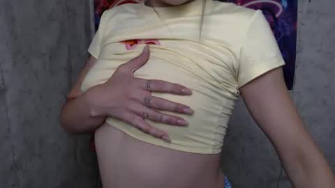 Snapshot of lauradre_ chatting on June 1, 5:31 am Laura online show from June 1, 5:31 am