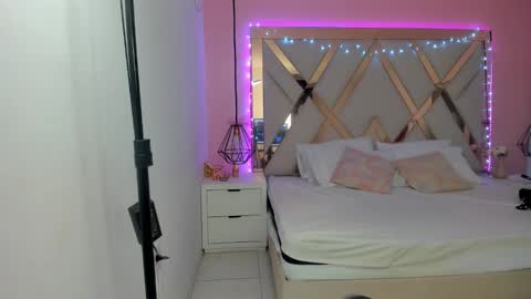 laura  online show from February 2, 8:07 pm