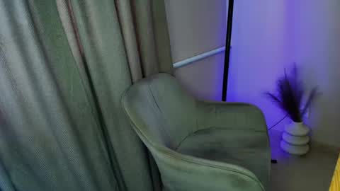 Snapshot of lauramartix chatting on July 10, 8:18 am Leila Libertas online show from July 10, 8:18 am