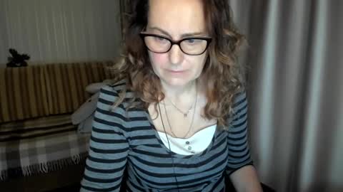 Lauraoven1 online show from January 16, 7:45 am