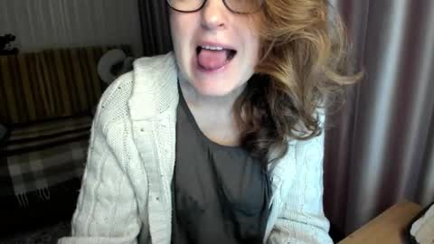 Lauraoven1 online show from February 6, 1:47 pm