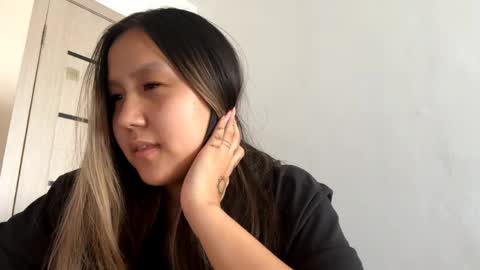 Snapshot of lauraparda chatting on March 31, 10:37 am Miko online show from March 31, 10:37 am