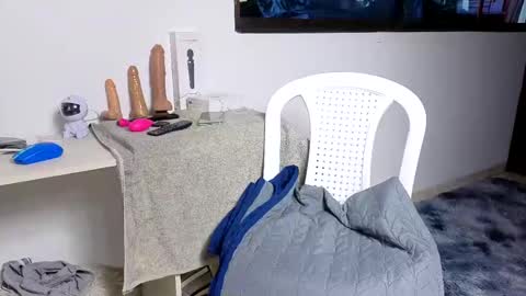 Snapshot of laurasex_21 chatting on February 1, 11:48 pm Laura online show from February 1, 11:48 pm