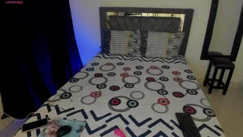 laurasofia01 online show from June 6, 1:43 am