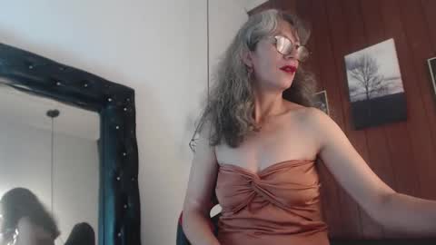 Snapshot of laurasofia45 chatting on February 24, 1:58 am Laura Sofia online show from February 24, 1:58 am