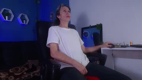 Snapshot of laurasofia45 chatting on March 1, 11:18 pm Laura Sofia online show from March 1, 11:18 pm