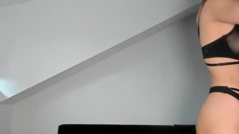 Laura Lara Sommer online show from March 20, 10:20 am