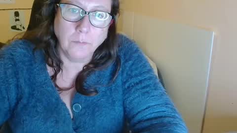 Snapshot of laureanne50 chatting on December 1, 4:29 pm laureanne online show from December 1, 4:29 pm