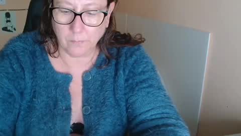 Snapshot of laureanne50 chatting on December 2, 9:24 am laureanne online show from December 2, 9:24 am