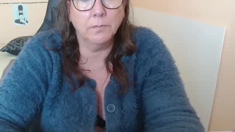 Snapshot of laureanne50 chatting on December 4, 1:42 pm laureanne online show from December 4, 1:42 pm