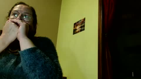 Snapshot of laureanne50 chatting on December 6, 8:40 pm laureanne online show from December 6, 8:40 pm