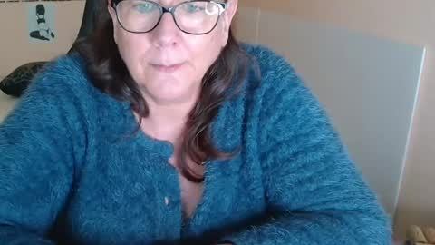 Snapshot of laureanne50 chatting on December 9, 1:55 pm laureanne online show from December 9, 1:55 pm