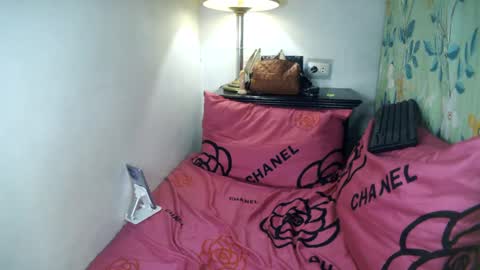 Snapshot of laureen_gavh chatting on March 2, 3:02 am Belle online show from March 2, 3:02 am