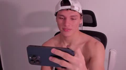 Laureent online show from April 10, 7:29 pm