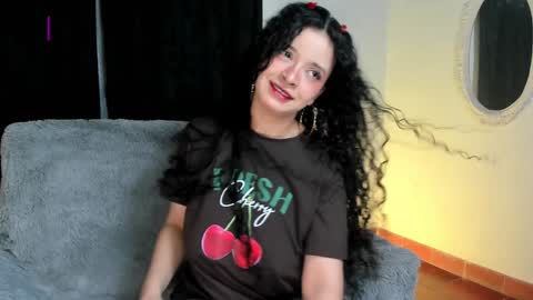 Snapshot of lauren_croftt chatting on December 3, 12:13 am Lauren online show from December 3, 12:13 am