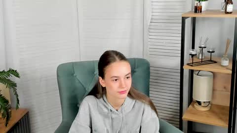 Snapshot of laurenasimpkin chatting on June 6, 6:07 am Lissa online show from June 6, 6:07 am