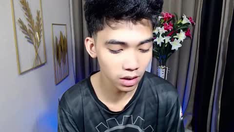 laurence_cuttieguyhere online show from March 23, 6:12 pm