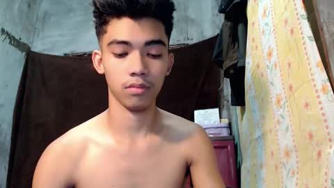 Snapshot of laurence_cuttieguyhere chatting on April 22, 7:22 am laurence_cuttieguyhere online show from April 22, 7:22 am