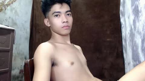 Snapshot of laurence_cuttieguyhere chatting on April 24, 7:05 pm laurence_cuttieguyhere online show from April 24, 7:05 pm