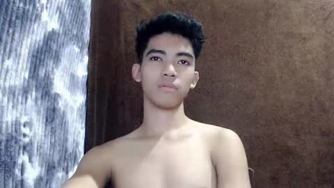 Snapshot of laurence_cuttieguyhere chatting on May 5, 12:29 am laurence_cuttieguyhere online show from May 5, 12:29 am