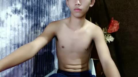 Snapshot of laurence_cuttieguyhere chatting on May 27, 1:13 am laurence_cuttieguyhere online show from May 27, 1:13 am