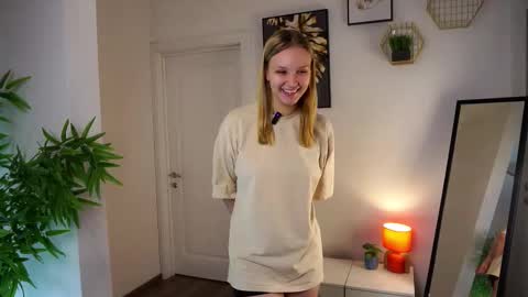 Ellie  online show from October 27, 11:25 am