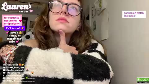 Snapshot of laurenipsumsit chatting on June 15, 1:08 am Lauren online show from June 15, 1:08 am