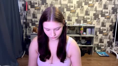 Snapshot of laurenjungling chatting on September 26, 4:11 pm Hannah online show from September 26, 4:11 pm