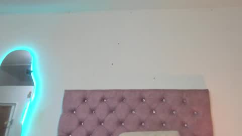 laurenlaine online show from February 22, 11:25 pm