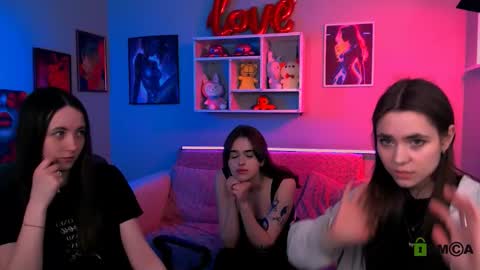 Laure online show from March 27, 10:15 am