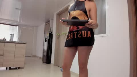 Snapshot of laurenn_111 chatting on June 4, 7:20 pm laurenn_111 online show from June 4, 7:20 pm