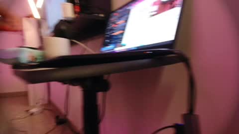 Snapshot of laurensaenz chatting on May 19, 12:00 pm Lauren Saenz online show from May 19, 12:00 pm