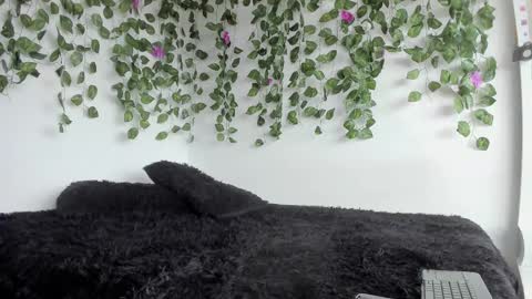 laurensmith9 online show from March 14, 2:00 pm