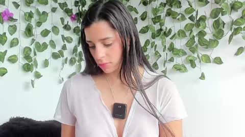 Snapshot of laurensmith9 chatting on April 21, 1:50 pm laurensmith9 online show from April 21, 1:50 pm