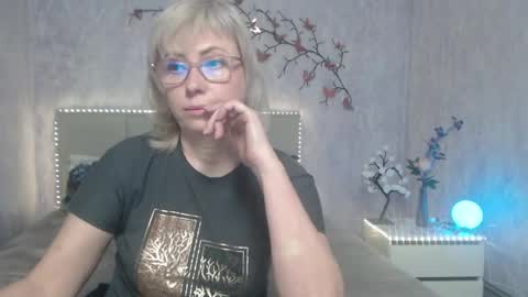 Lauren online show from March 13, 12:12 pm