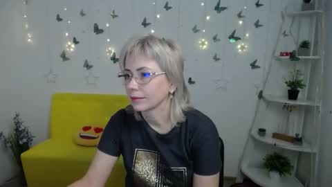 Lauren online show from March 17, 6:28 am