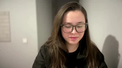 Snapshot of laurettasims chatting on May 19, 3:29 pm Amelia online show from May 19, 3:29 pm