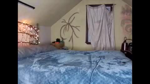 Snapshot of laureybabe44 chatting on March 7, 1:42 am Lauren online show from March 7, 1:42 am