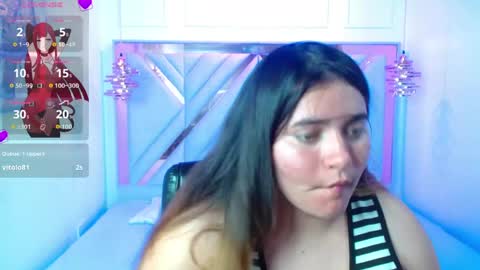 Snapshot of laurha_ chatting on June 9, 8:09 pm laura online show from June 9, 8:09 pm