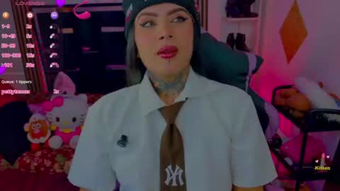 Snapshot of lauri_ink chatting on June 28, 9:32 pm lauri online show from June 28, 9:32 pm