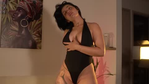 Snapshot of laurita_4 chatting on May 21, 1:40 pm laurita_4 online show from May 21, 1:40 pm